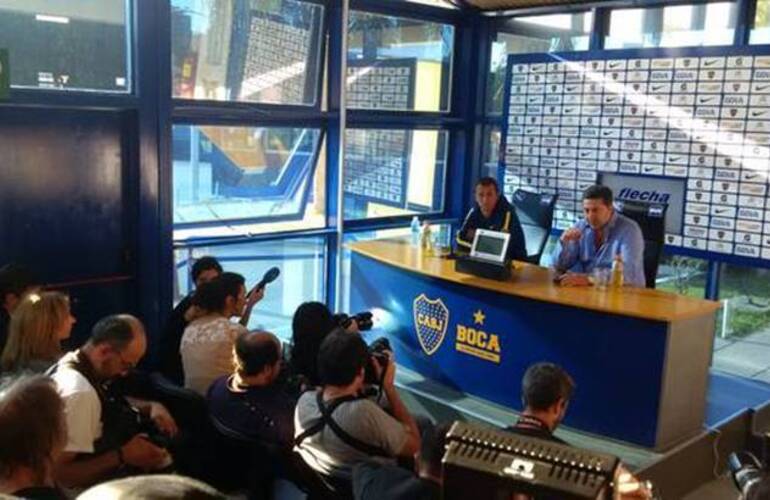 Angelici y Arruebarrena en conferencia de prensa. Foto: Gustavo Ortiz