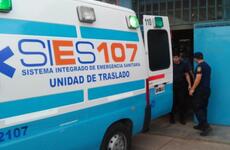 El m&oacute;vil del Sies y todos los aprestos para trasladar el cad&aacute;ver del comerciante que fue asesinado esta madrugada. Foto: Sebasti&aacute;n S. Meccia