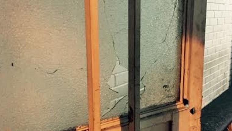 Los balazos perforaron los vidrios de la seccional
