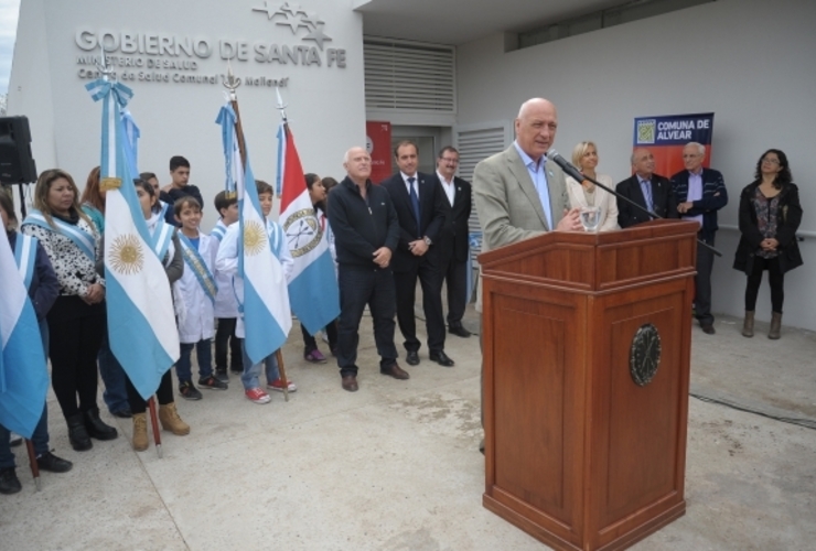 Antonio Bonfatti en la inauguración del nuevo centro de salud
