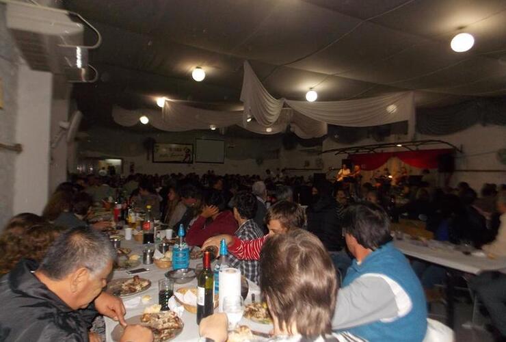 A salón lleno.  Así fue la peña organizada el domingo por Gestión Joven y Nizar Esper. Foto: Facebook Gestión Joven