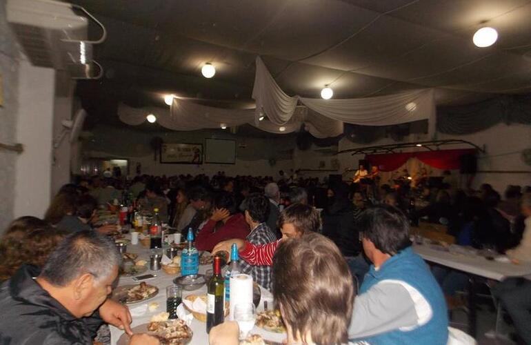 A salón lleno.  Así fue la peña organizada el domingo por Gestión Joven y Nizar Esper. Foto: Facebook Gestión Joven