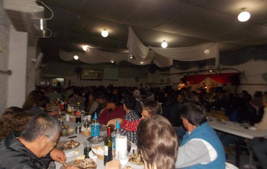 A salón lleno.  Así fue la peña organizada el domingo por Gestión Joven y Nizar Esper. Foto: Facebook Gestión Joven