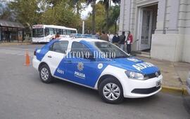 El acto se realizó en las puertas de la municipalidad