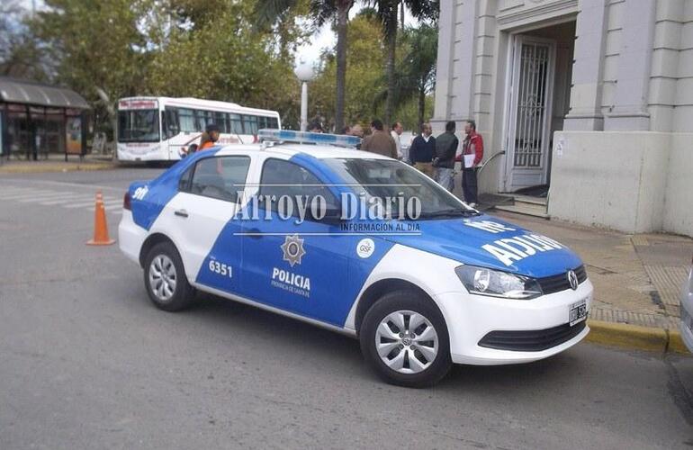 El acto se realiz&oacute; en las puertas de la municipalidad