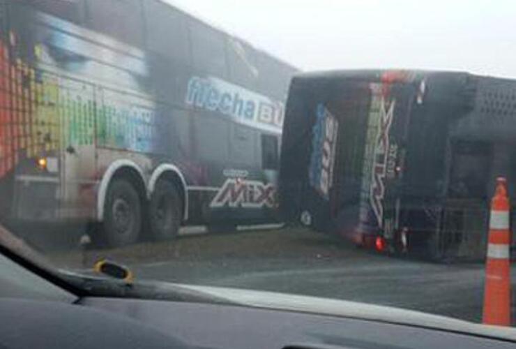 Por el momento el corte es total en esa mano de la autopista. Foto: Twitter @jesirizzolo