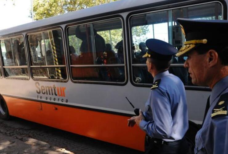 El robo se produjo en un coche de la empresa Semtur. Foto: M. Sarlo El robo se produjo en un coche de la empresa Semtur. Foto: M. Sarlo