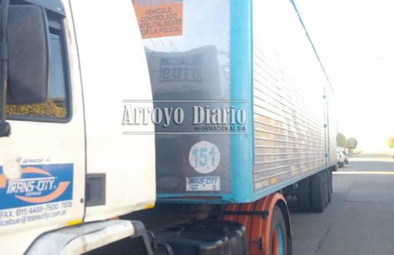 Tanto el camión que venía desde Buenos Aires con destino a Rosario como el utilitario quedaron secuestrados en la sub 13ª Tanto el camión que venía desde Buenos Aires con destino a Rosario como el utilitario quedaron secuestrados en la sub 13ª