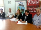 Genesini durante la firma del acuerdo