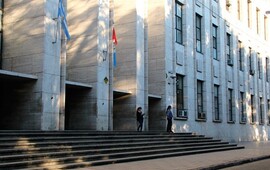 Confirman condena contra cuatro policías por apremios y coimas