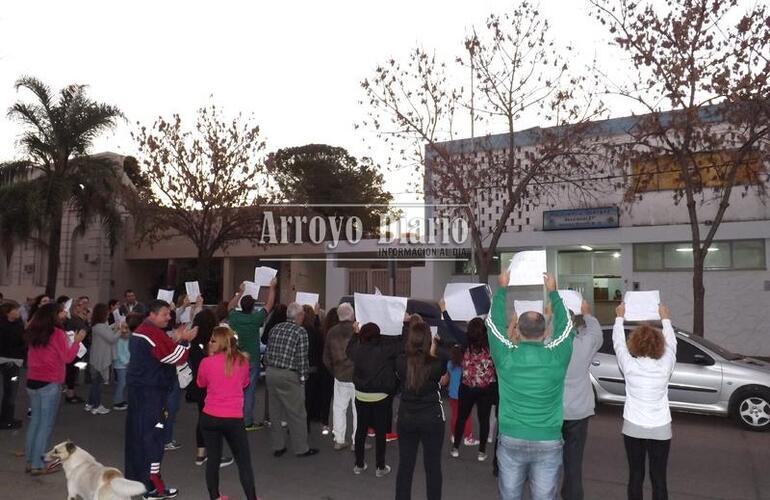 Los manifestantes fueron hasta las puertas de la comisaría pero nadie salió