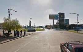 Oroño y Batlle y Ordoñez, uno de los principales accesos a la ciudad, fue escenario de un violento asalto. Foto: Google Street View