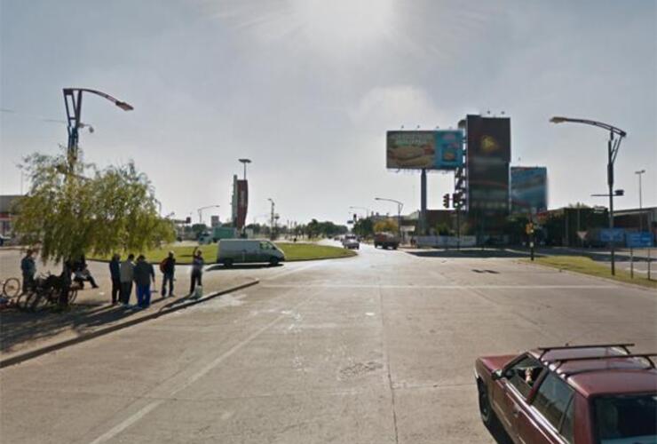 Oroño y Batlle y Ordoñez, uno de los principales accesos a la ciudad, fue escenario de un violento asalto. Foto: Google Street View