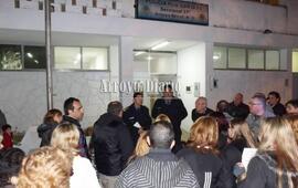 Los manifestantes fueron hasta las puertas de la comisaría