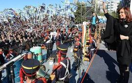 Cristina encabezará otro acto por el Día de la bandera en el Monumento. Foto: Télam