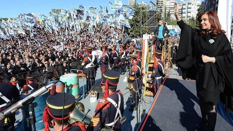 Cristina encabezará otro acto por el Día de la bandera en el Monumento. Foto: Télam