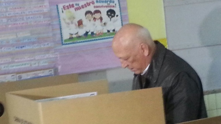 El gobernador Bonfatti votó en Rosario pasadas las 9. Foto: Rosario3.com