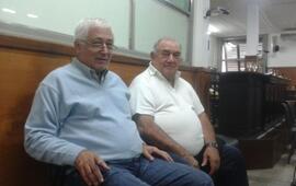 Héctor Roberto y Patricio Gorosito en la sala de audiencias de los Tribunales chaqueños.