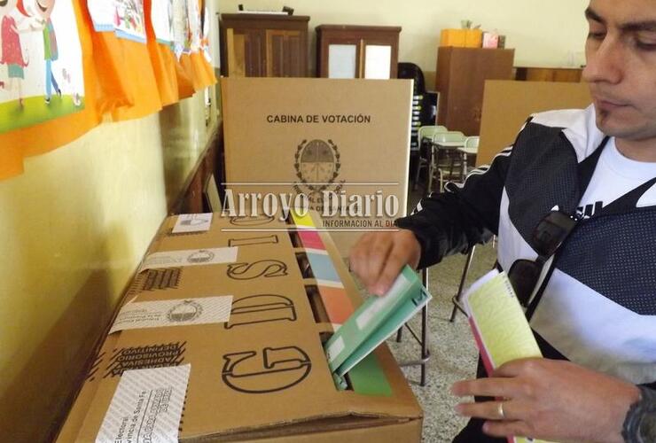 A las 18 se cerraron las mesas en todo el territorio provincial. Según la estimación oficial, hubo una asistencia que superó el 75 por ciento del padrón electoral.