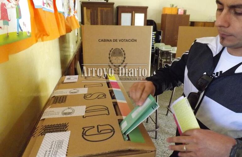 A las 18 se cerraron las mesas en todo el territorio provincial. Según la estimación oficial, hubo una asistencia que superó el 75 por ciento del padrón electoral.