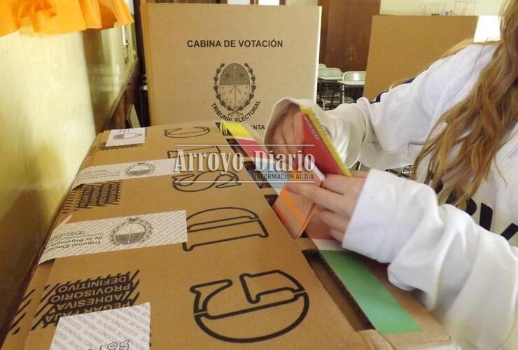 Los veedores destacan que el sistema electoral resistió el desafío de una elección muy reñida