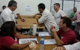 El Tribunal trabaja mañana y tarde. Se avanzó de a 700 mesas por turno. Facebook / Tribunal Electoral