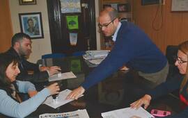 Junto a los clubes. Gres y Guarneri entregaron en persona los subsidios a las instituciones deportivas locales. Crédito: Gobierno Municipal