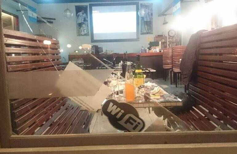 El hecho sucedió anoche en el bar de San Martín y calle Hipólito Yrigoyen