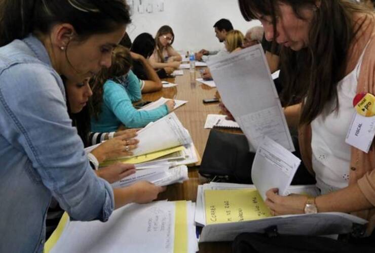 A toda máquina. Este lunes se reanudaba el escrutinio definitivo y con el recuento del departamento Rosario.