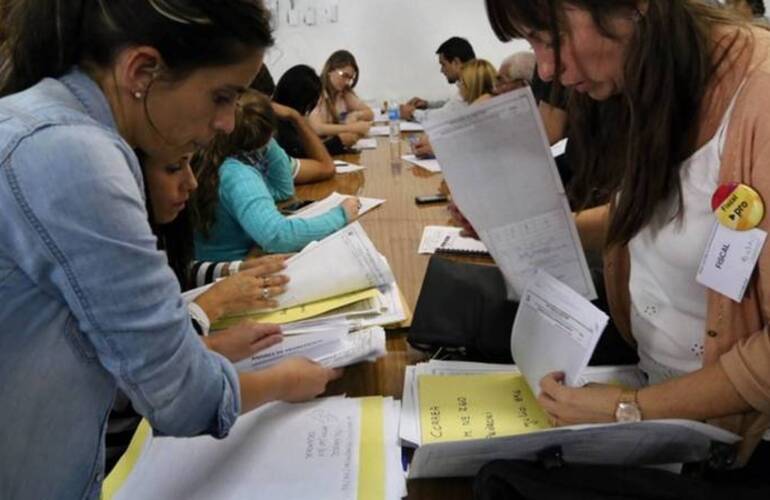 A toda máquina. Este lunes se reanudaba el escrutinio definitivo y con el recuento del departamento Rosario.