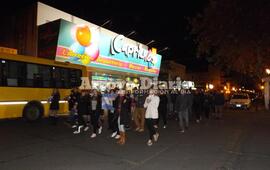 Por el centro. Así recorrían los vecinos calle San Martín en la última movilización. Foto: Archivo AD