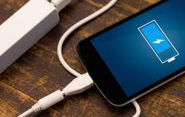 Cargando. Mitos sobre diferentes maneras de cargar el celular. Foto: Imagen llustrativa