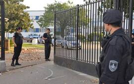 En jefatura. La entrada de Lagos 5250. Allí Asuntos Internos allanó la sede de la PAT el viernes a la noche. Crédito: La Capital