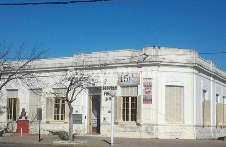 Otro robo. Este fin de semana, sorpresivamente, la escuela ubicada en Moreno y Mitre pasó a engrosar la lista de robos en la ciudad. Foto: Archivo AD