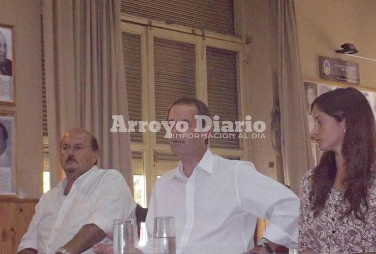 En sesi&oacute;n p&uacute;blica. S&aacute;nchez, Tonelli y Martini presentaron la minuta de comunicaci&oacute;n este martes en el concejo. Foto: Archivo AD