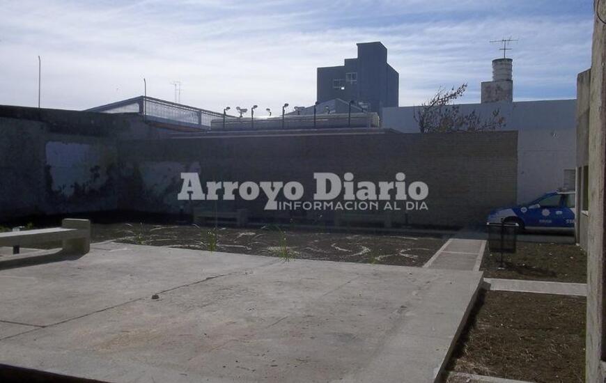 Espacio público. La nueva plaza, ubicada detrás de la comisaría, estará lindera al nuevo penal pero los divide un gran paredón
