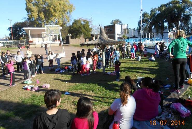 Actividades deportivas y recreativas. La colonia tendrá lugar en las instalaciones del CAU. Foto: Facebook Guillermo Furlong