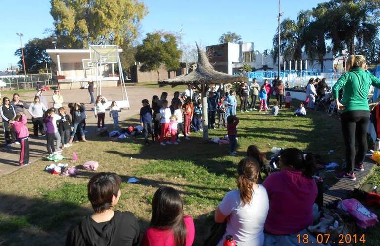 Actividades deportivas y recreativas. La colonia tendrá lugar en las instalaciones del CAU. Foto: Facebook Guillermo Furlong