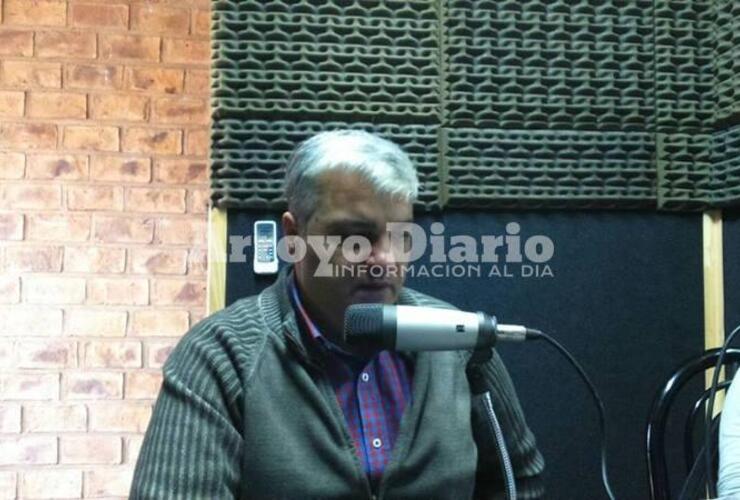 Declaraciones. Nizar Esper en los estudios de Radio Extremo 106.9