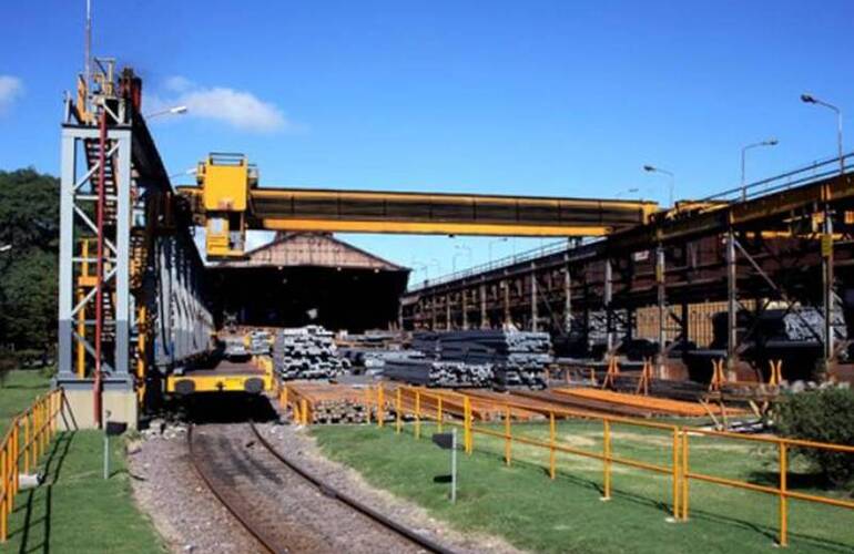 De paro. La planta metalúrgica de Acindar está paralizada por el despido de empleados.
