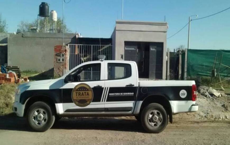 Casa allanada sobre calle Pueyrredon de Fighiera. Agencia de Investigaciones sobre Trata de Personas.