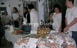 Trabajo en equipo. Los chicos en plena presentación este martes por la mañana en la EESO Nº 415