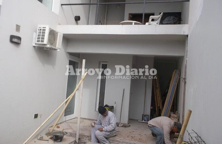 A pleno. Los obreros trabajando este martes en AMAS