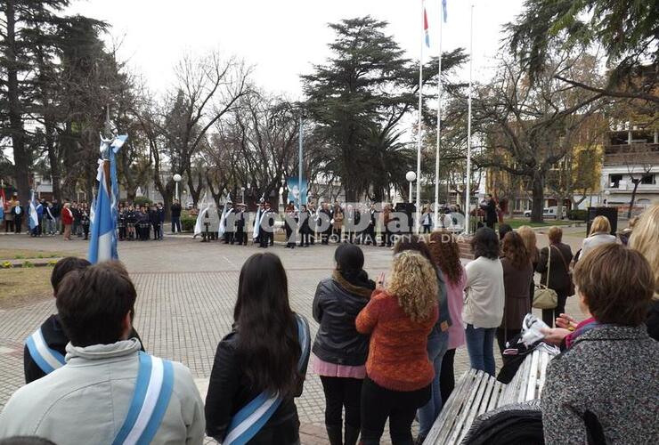 En la Plaza. Este fue el escenario más propicio y elegido para el acto de este 9 de Julio