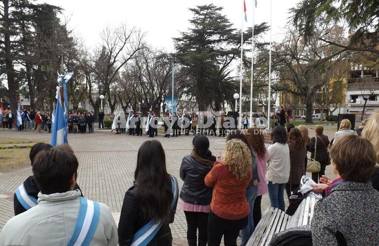 En la Plaza. Este fue el escenario más propicio y elegido para el acto de este 9 de Julio