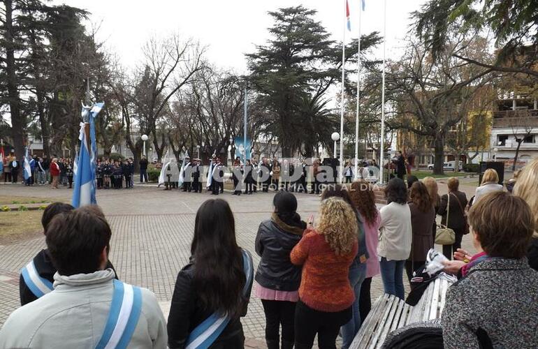 En la Plaza. Este fue el escenario m&aacute;s propicio y elegido para el acto de este 9 de Julio