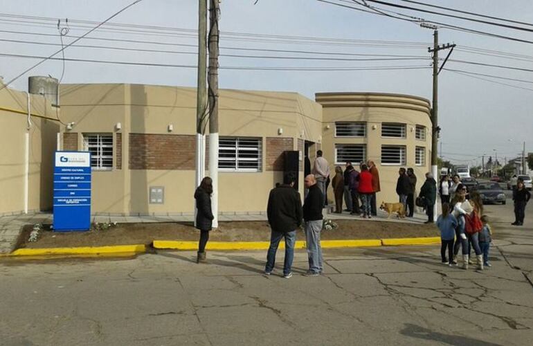 Jornada patria. Se aprovechó la fecha patria para dejar inaugurado el nuevo edificio. Crédito foto: Sara Cuello