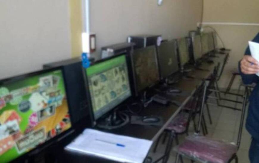 En Rosario. El local de juego clandestino estaba en una sala del club de la zona sudoeste.