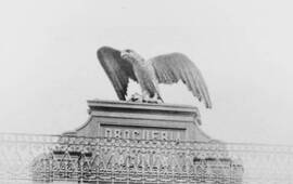 Farmacia "Del Águila" Inaugurada en 1892  Estaba ubicada en lo que ahora es el frente de la galería Rosario (Peatonal San Martín) Actualmente la Farmacia se encuentra en Rioja 883. Foto: Aníbal Leiva y Norberto Kolus. Flickr