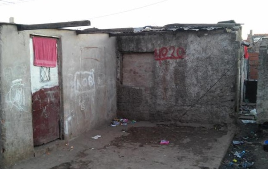 Dean Funes al 4000. La víctima fue abordada en este lugar por un ladrón y terminó apuñalada. Foto: Sebastián S. Meccia